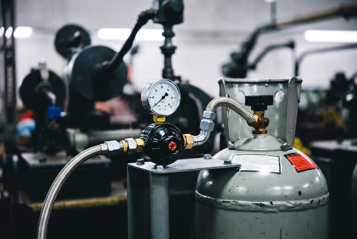 LP Gas Regulator vs Natural Gas Regulator: Key Differences, Selection Guide, and Safety Tips-Bril Welding Equipment LP Gas Regulator vs Natural Gas Regulator: Key Differences, Selection Guide, and Safety Tips-Bril Welding Equipment
